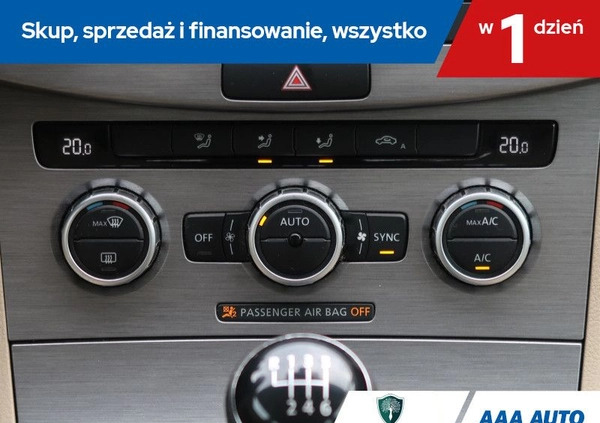 Volkswagen Passat cena 21000 przebieg: 308122, rok produkcji 2012 z Złoty Stok małe 379